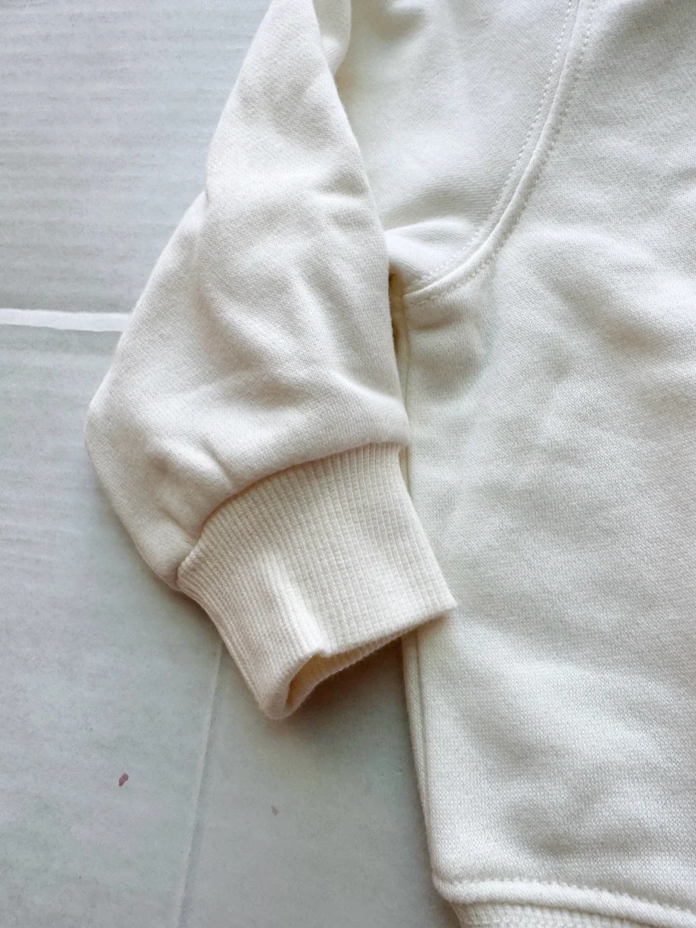 Girls New Sweatshirt in Cream with Rainbow Size 2T NWT